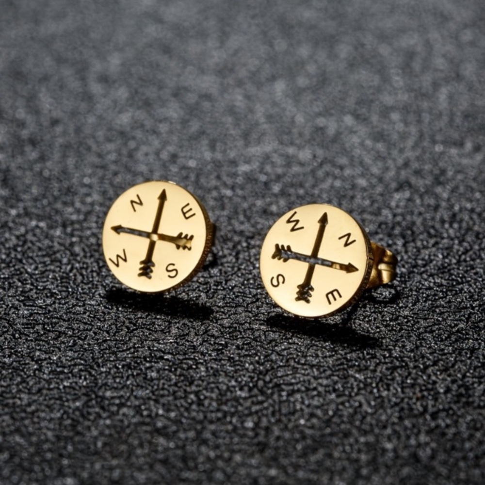 NEW Dainty Adventure stud Earrings Compass in Gold color - Boutique